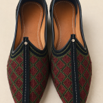 Maroon Diamond Handwoven Jodhpuri Mojari