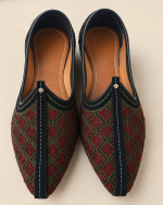 Maroon Diamond Handwoven Ethnic Jodhpuri Mojari & Rajasthani Shoes For Men
