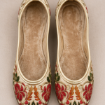 Ivory Gulnaar Heritage Embroidered Jodhpuri Mojari