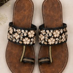 Floral Fusion Toe-Ring Mojari