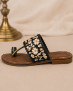Floral Fusion Toe-Ring Mojari - Image 4