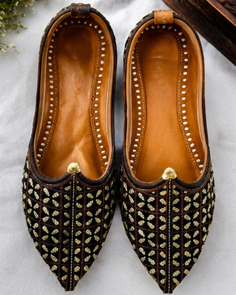 3e293353-ea72-4ce3-b58d-d2d8b6034497 Black Gold Heritage Embroidered Ethnic Jodhpuri Mojari & Rajasthani Shoes For Men - Image 1